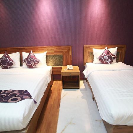 Hotel 9 Mile Yangon Esterno foto