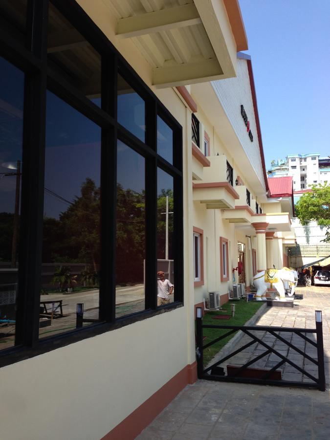 Hotel 9 Mile Yangon Esterno foto