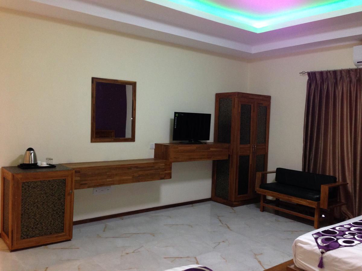 Hotel 9 Mile Yangon Esterno foto