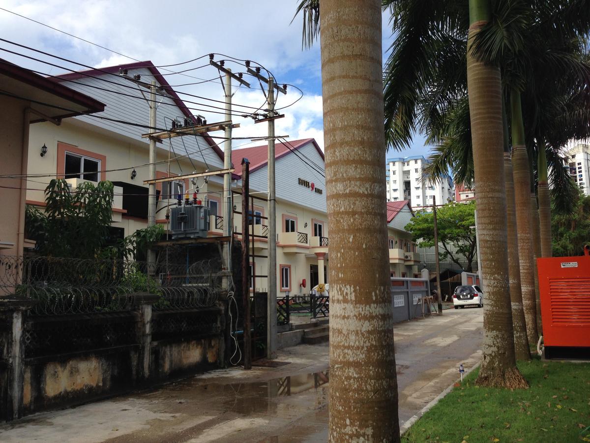 Hotel 9 Mile Yangon Esterno foto
